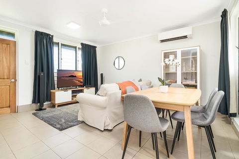 Private Pool, Big Backyard, Aircon - Paradise! - Accommodation Bookings 1