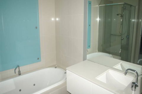 Q1 1 Bedroom Apartment On 30th Floor - Accommodation Bookings 2