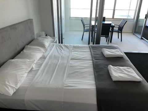 Q1 1 Bedroom Apartment On 30th Floor - Accommodation Bookings 3