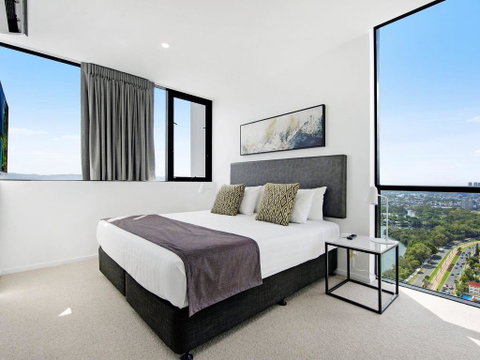 Qube Broadbeach - Luxury 2 Bedroom Ocean View - Accommodation Bookings 3