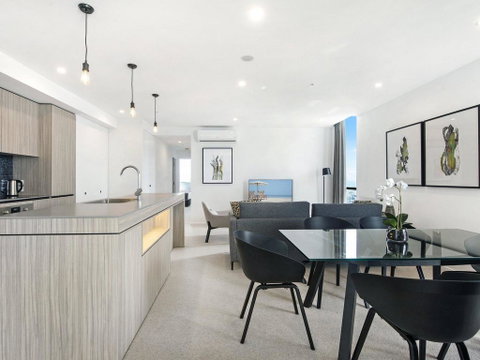 Qube Broadbeach - Luxury 2 Bedroom Ocean View - Accommodation Bookings 2
