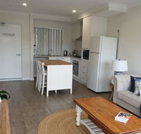 Quiet apartment walking distance to restaurants
