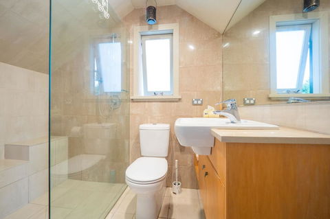 Quiet Private Studio In Strathfield With Kitchenette And Private Bathroom 3min To Station Sleeps 6 - Accommodation Bookings 2