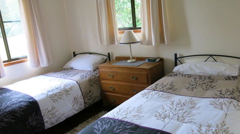 Ravensbourne Escape - Cedar Lodge - Accommodation Bookings 3