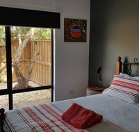 Red Ochre - Large 1BR with Private Courtyard - Accommodation Bookings