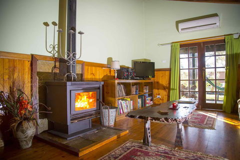 Red Tractor Retreat - Accommodation Bookings 3