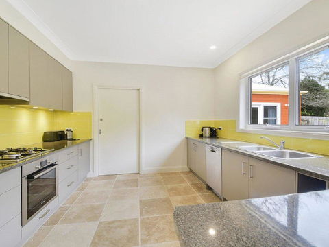 Redhaven House - Spacious, Quiet And Private - Accommodation Bookings 1