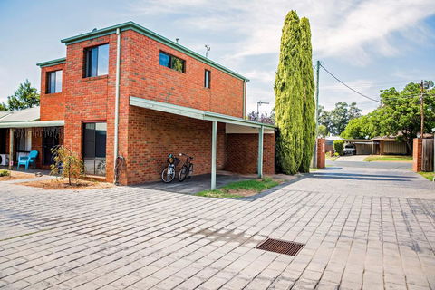 Regent Retreat - Echuca Moama Holiday Accommodation - Accommodation Bookings 2
