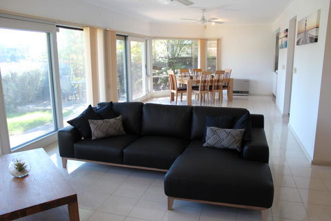 Relax At The Marina - Accommodation Bookings 1