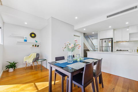 Relax In A Spacious & Modern Townhouse In Asquith - Accommodation Bookings 2
