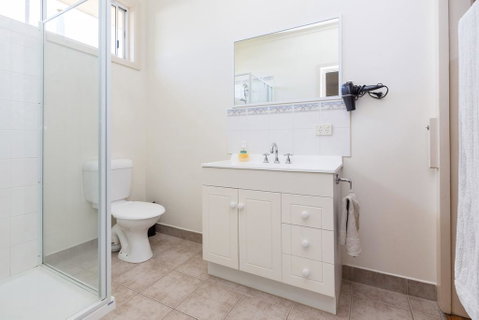 RENOVATED BEACH BEAUTY - ROSEBUD - Accommodation Bookings 0