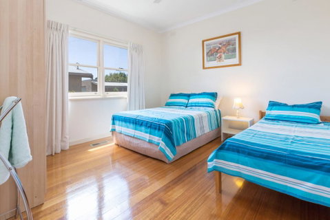 RENOVATED BEACH BEAUTY - ROSEBUD - Accommodation Bookings 1