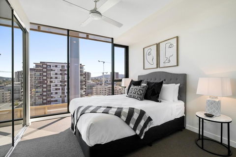 Resort-style Apartment With Balcony, Pool And Gym - Accommodation Bookings 2