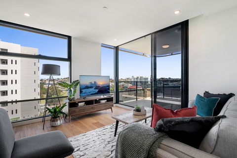 Resort-style Apartment With Balcony, Pool And Gym - Accommodation Bookings 1