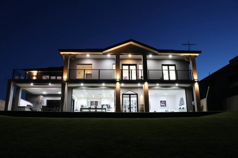 River Devine - Accommodation Bookings 1