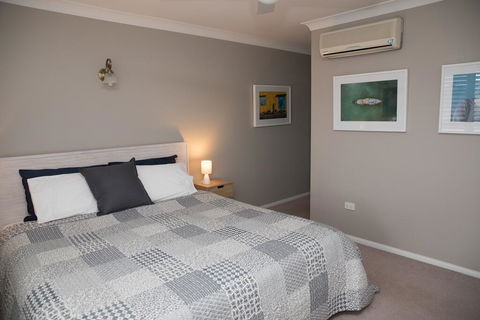 Riverside Haven - Boating, Fishing, Beach, Cafes In Walking Range - Accommodation Bookings 3