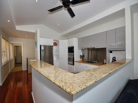 Riverside Views Hawks Nest - Accommodation Bookings 2