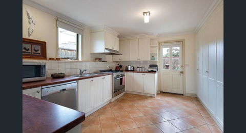 Roalies Farm House - Accommodation Bookings 3