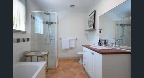 Roalies Farm House - Accommodation Bookings 2