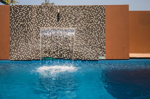 Rocky Resort Motor Inn - Accommodation Bookings 2
