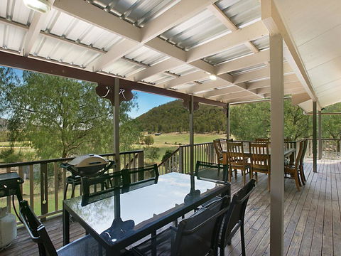 Rosa Estate In Broke - Two 3br House In Walking Distance To Cellar Doors - Accommodation Bookings 0