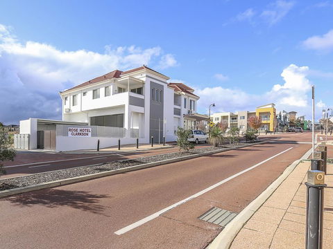 Rose Hotel Clarkson - Accommodation Bookings 2