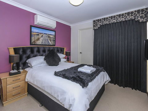Rose Hotel Clarkson - Accommodation Bookings 3