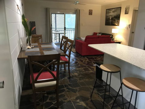 Royal Palm Cottage, Entire Two Bedroom 2 Bathroom House With Pool - Accommodation Bookings 1