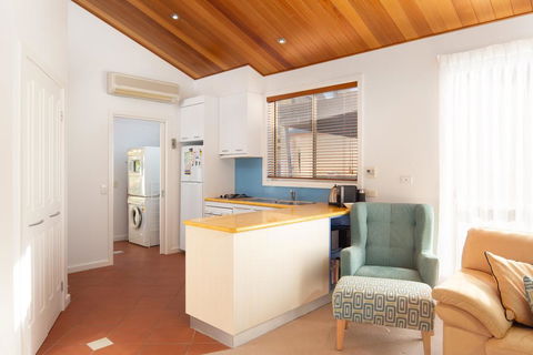 SAILS TWO - INVERLOCH - Accommodation Bookings 3