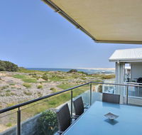 Saltwater Curls Anna Bay Coastal Retreat with Views