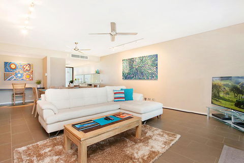 Saltwater Suites - 1,2 & 3 Bed Waterfront Apartments - Accommodation Bookings 1