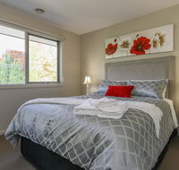 Sanctuary Close - Accommodation Bookings