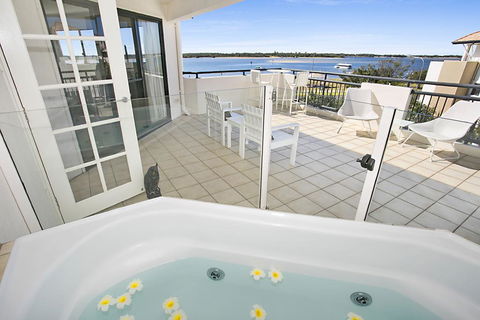 Sandcastles On The Broadwater - Accommodation Bookings 2