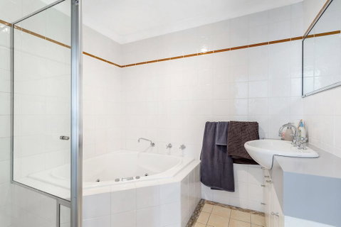 Sandcastles, 1/8 Ala Moana Way - Accommodation Bookings 3