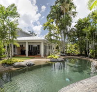 Sandwater-Tropical beachside holiday house