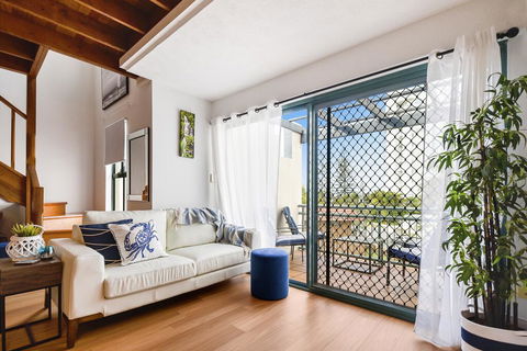 Santa Fe By The Broadwater - Accommodation Bookings 3