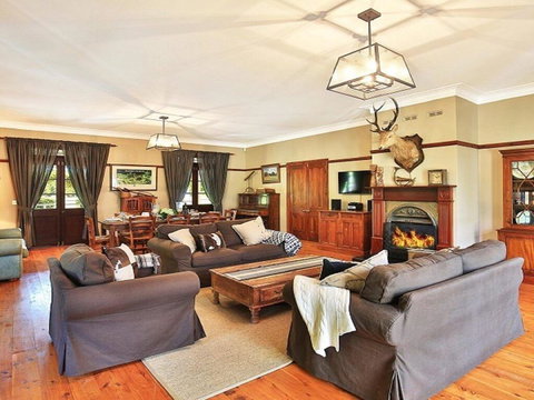 Sarnia - Period Home In Garden Oasis With Pool - Accommodation Bookings 2