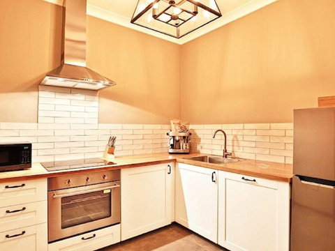 Sarnia - Period Home In Garden Oasis With Pool - Accommodation Bookings 1