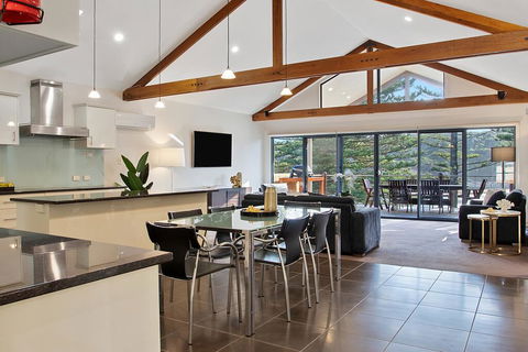 Sea Foam Villas - Accommodation Bookings 1