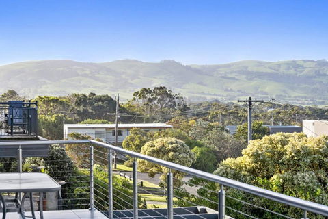 SEA SPECTACULAR - Seconds From The Beach! - Accommodation Bookings 1