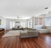 Sea Splash 75 Lorikeet Drive