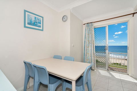 Sea Spray Apartments, Unit 4 - Accommodation Bookings 3