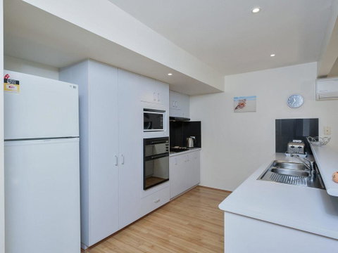 Sea Whispers @ Fingal Bay - Accommodation Bookings 1
