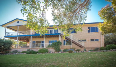 Seaclusion - 8 View Court Carrickalinga - Accommodation Bookings 1