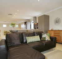 Seal 4 Bedroom House by Shoalwater Executive Homes - Accommodation Bookings