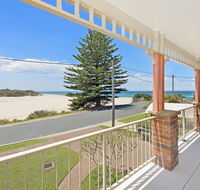 SEASCAPE - An Enticing Lakeside Escape