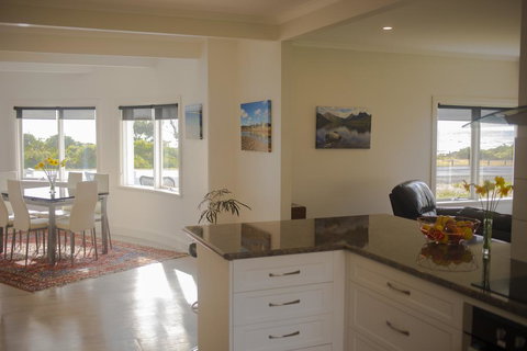 Seaside Retreat - Accommodation Bookings 2