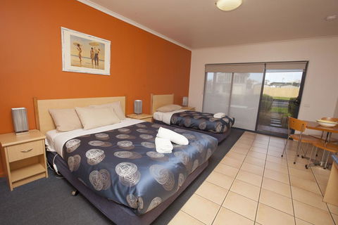 Seaview Motel & Apartments - Accommodation Bookings 3