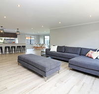 Serenity on Currawong - Billiards Home Theatre WiFi Linen 4 bdrms - Accommodation Bookings