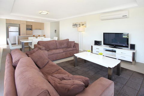 Signature Waterfront Apartments - Accommodation Bookings 1